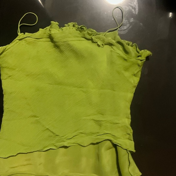 Green Ruffled Fitted Blouse - Picture 7 of 7